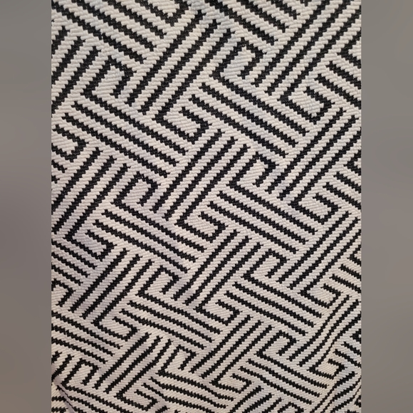 W5 Geometric patterned top - size large - Picture 3 of 4